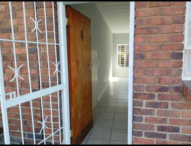 2 BEDROOM TOWNHOUSE FOR SALE IN KEMPTON PARK EXT 5